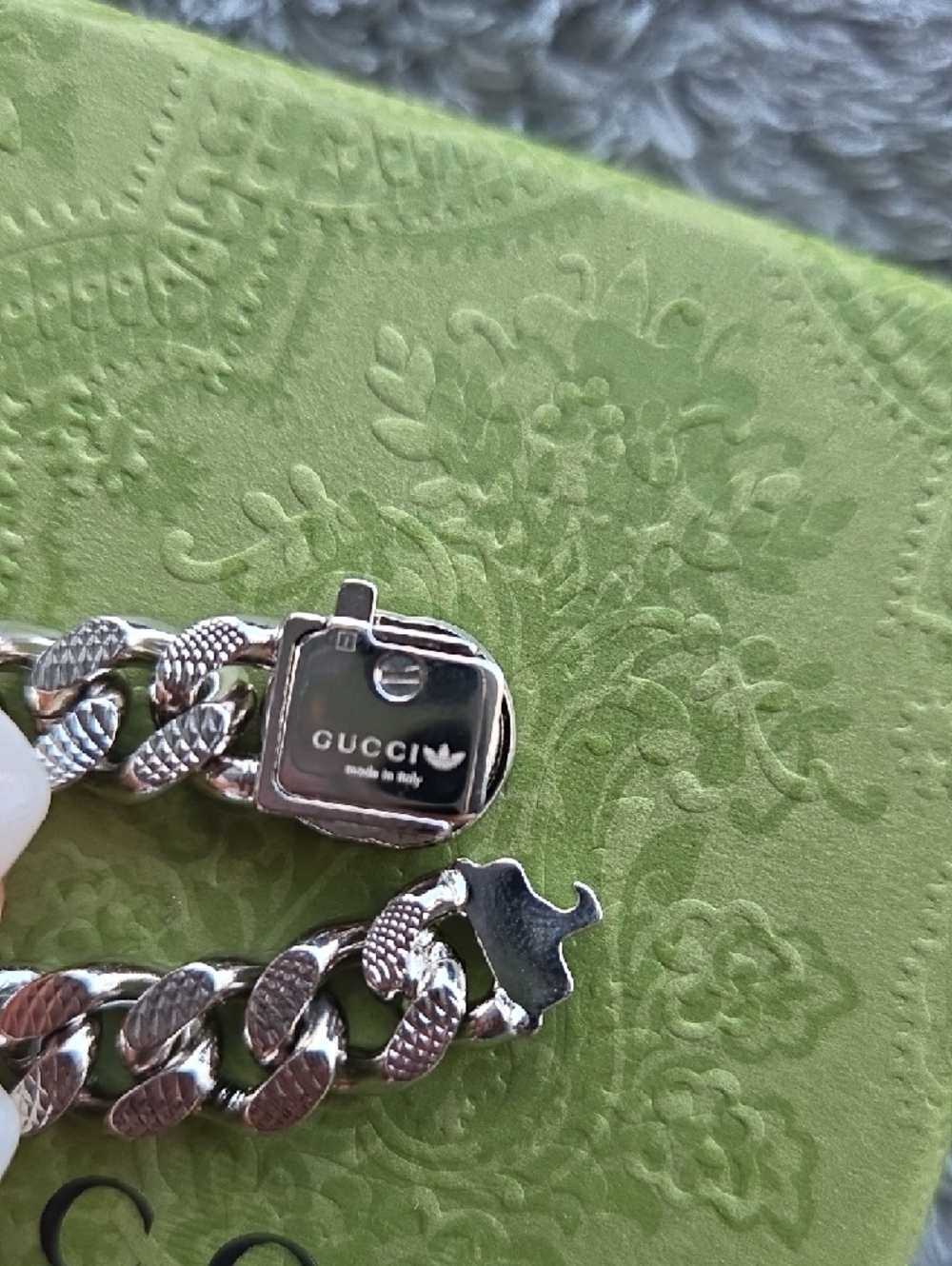 NEW Gucci X Adidas Blue Trefoil Pendant Necklace with Silver Chain. Unisex. - Picture 7 of 7